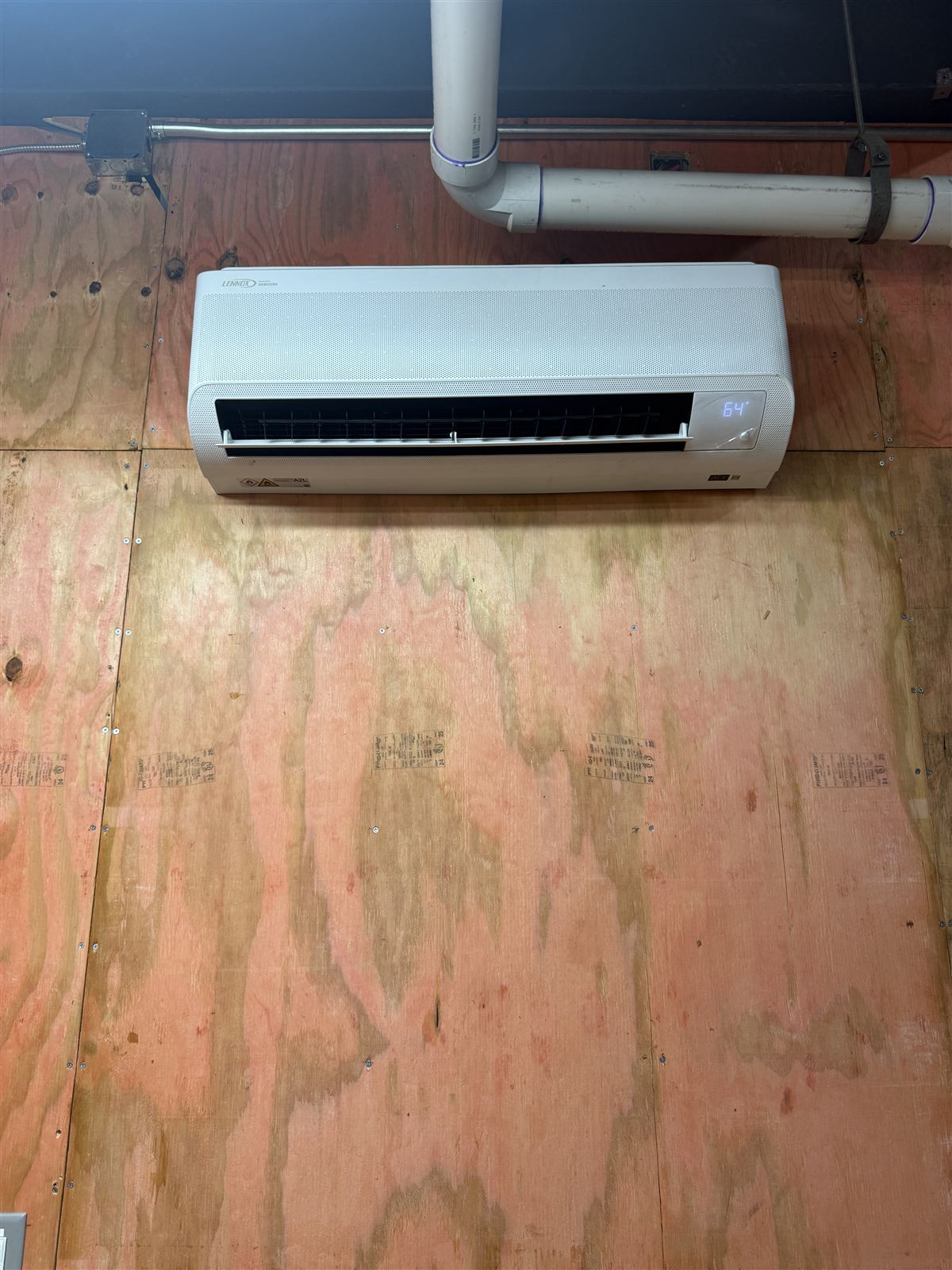 Wall-mounted Lennox mini-split indoor unit conditioning a Tormenta support space