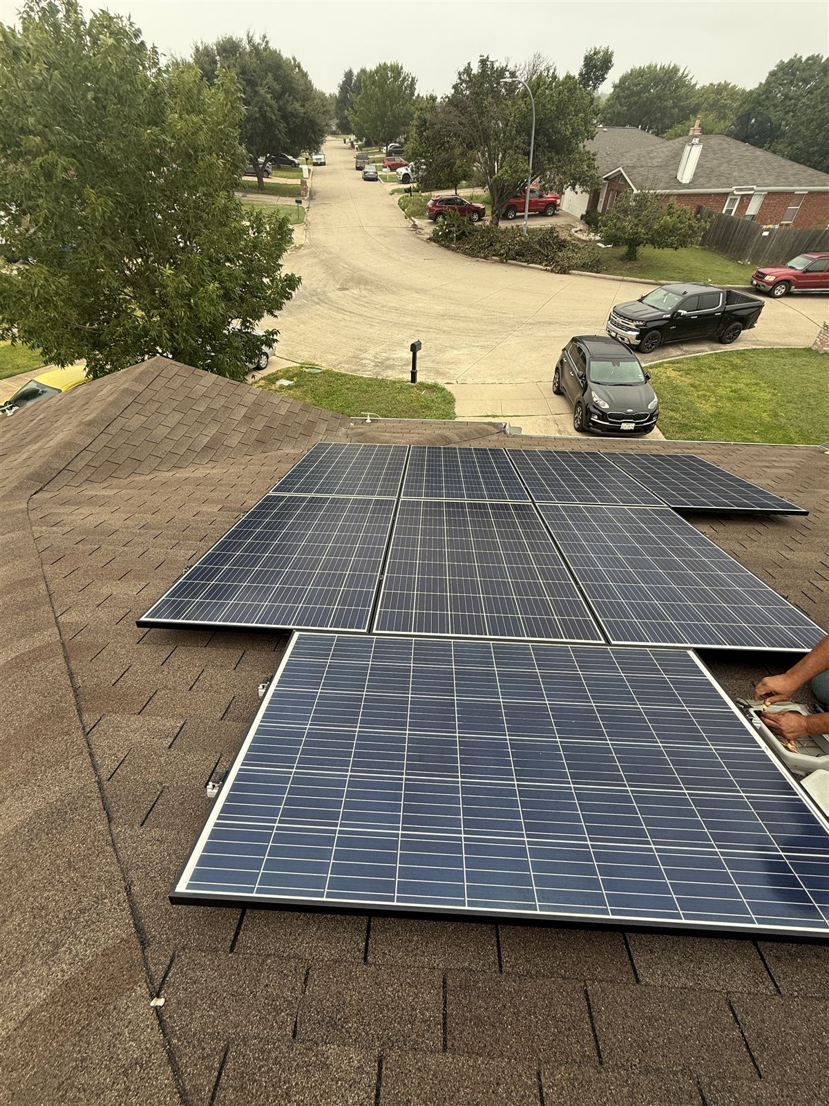 Phanton Mechanical installer mounting solar panels on a DFW rooftop